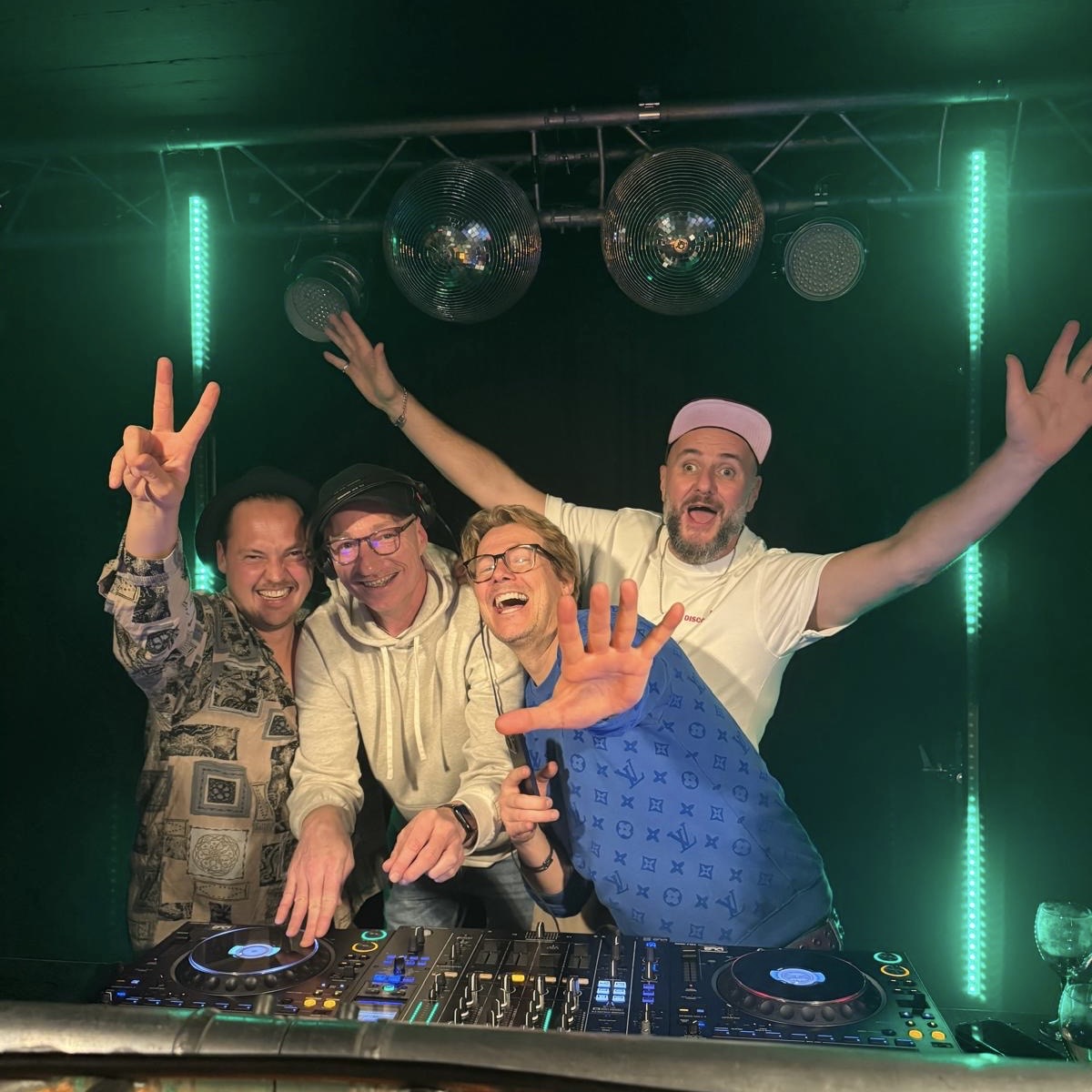 16efbdf8-5c3f-45b0-82fe-53c0052c2d60